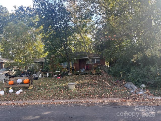 1314 Cortland Road pending home in Selwyn Park, Charlotte, NC