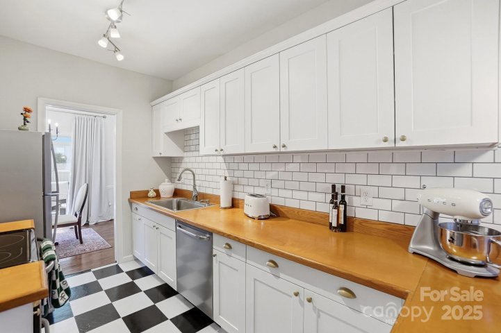 5913 Quail Hollow Road sold home in Quail Hill, Charlotte, NC