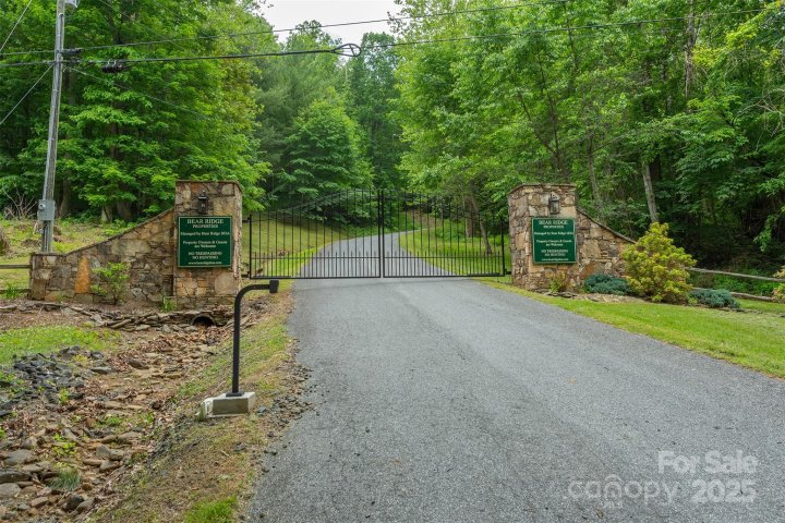 999 Bear Springs Road QQ sold home in Bear Ridge, Bakersville, NC