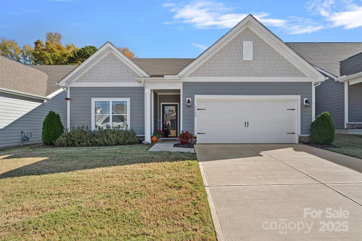 Homes in Grove Manor, Waxhaw