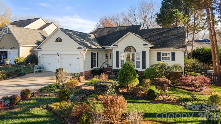12408 Cedar Fall Drive sold home in Cedarfield, Huntersville, NC