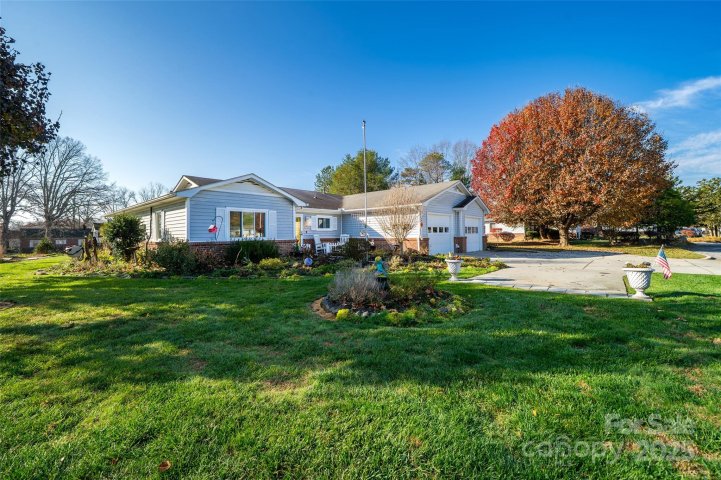 1 Wintry Drive pending home in Blue Ridge Villas, Hendersonville, NC