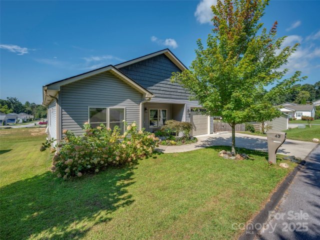 43 Middle Street sold home in White Oak Village, Hendersonville, NC