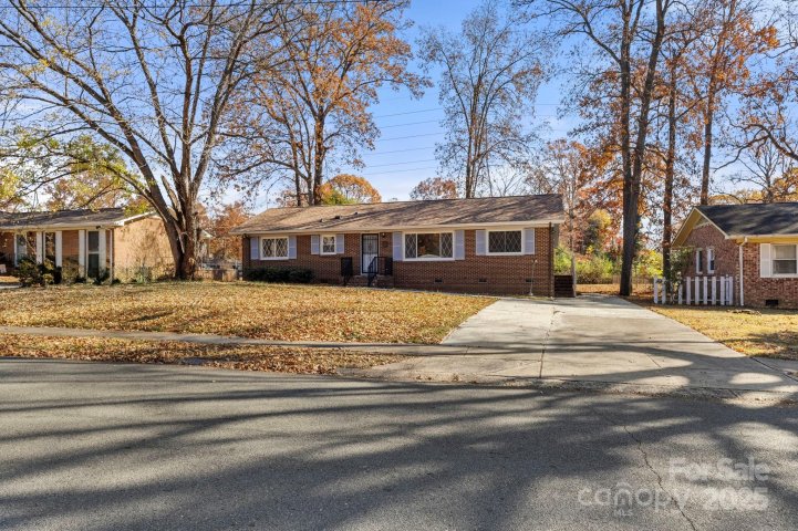 844 Squirrel Hill Road sold home in Hidden Valley, Charlotte, NC