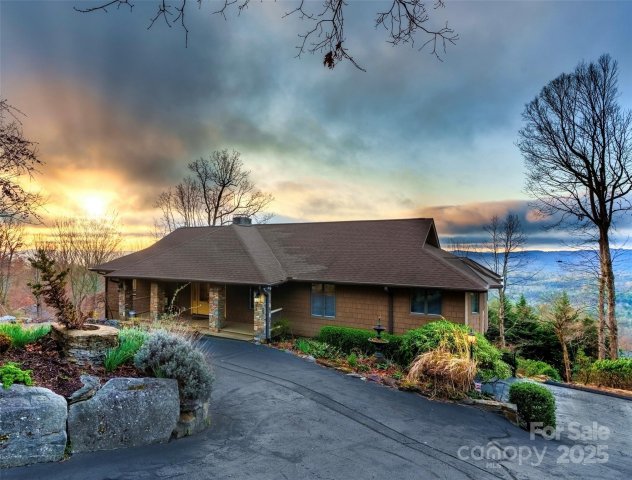 300 Roberts Drive active home in Wildwood Heights, Hendersonville, NC