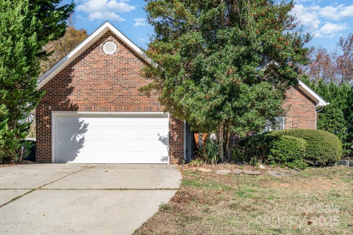 315 Tamarack Drive sold home in Forest Park, Matthews, NC
