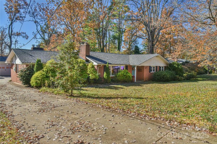 26 Bevlyn Drive sold home in Oak Forest, Asheville, NC