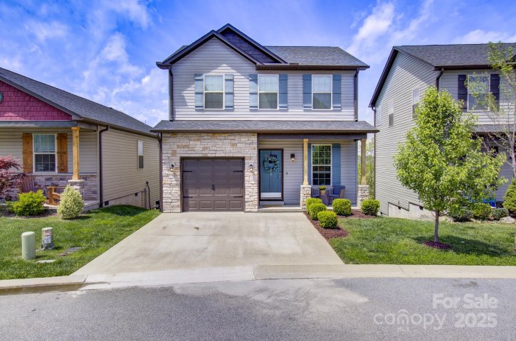 689 Cardwell Lane sold home in Sycamore Cottages, Fletcher, NC