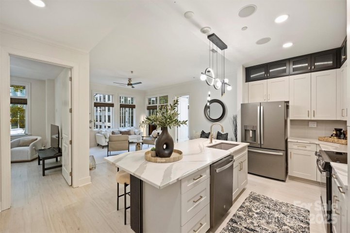 230 S Tryon Street 307 sold home in 230 South Tryon, Charlotte, NC