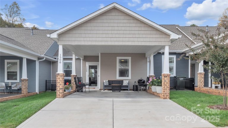 1508 28th Street Lane sold home in Sweetwater, Hickory, NC