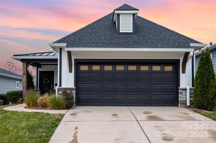 5129 Looking Glass Trail active home in Trilogy Lake Norman, Denver, NC