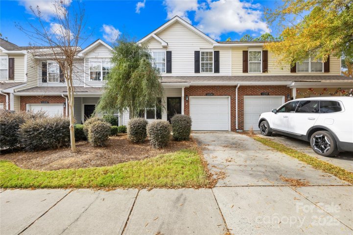 11034 Dixie Hills Drive sold home in Oakbrooke, Charlotte, NC