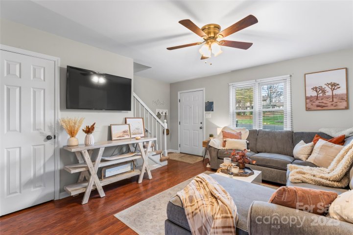 1330 5th Street 196 sold home in Tara Woods, Hickory, NC
