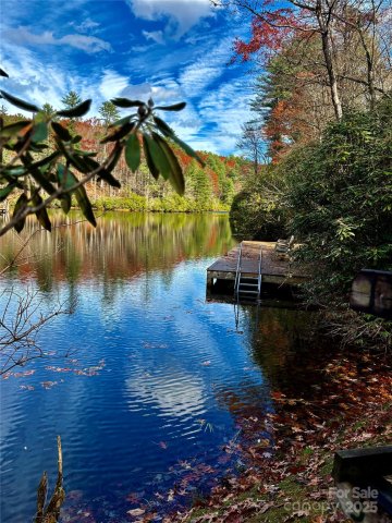 00 Hiwassee Road active home in Indian Lake Estates, Lake Toxaway, NC