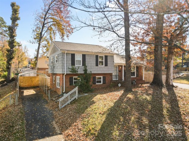 1323 Ranch Road sold home in Westchester, Charlotte, NC
