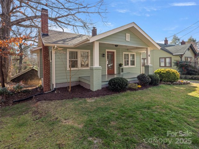 6 Buckingham Court pending home in Kenilworth, Asheville, NC