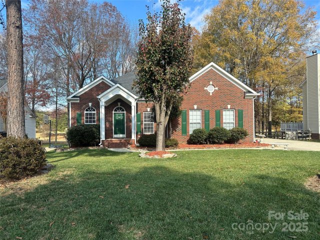 10915 Sycamore Club Drive sold home in Olde Sycamore, Mint Hill, NC