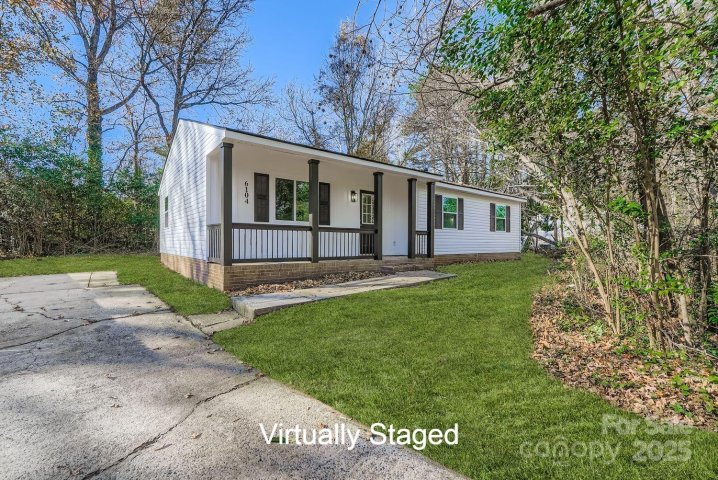 6104 Bridlewood Lane pending home in Bridlewood, Charlotte, NC