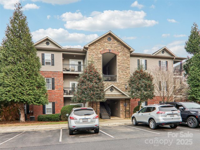 617 Appeldoorn Circle sold home in The Grove at Appeldoorn, Asheville, NC