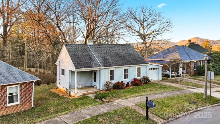 Homes in Enka Park, Candler