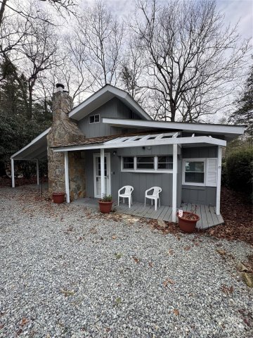 103 Teaberry Lane active home in Linville Land Harbor, Newland, NC