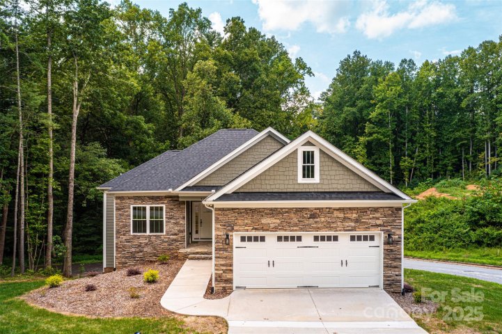 402 Scarlett Oak Court sold home in Parkview, Lenoir, NC