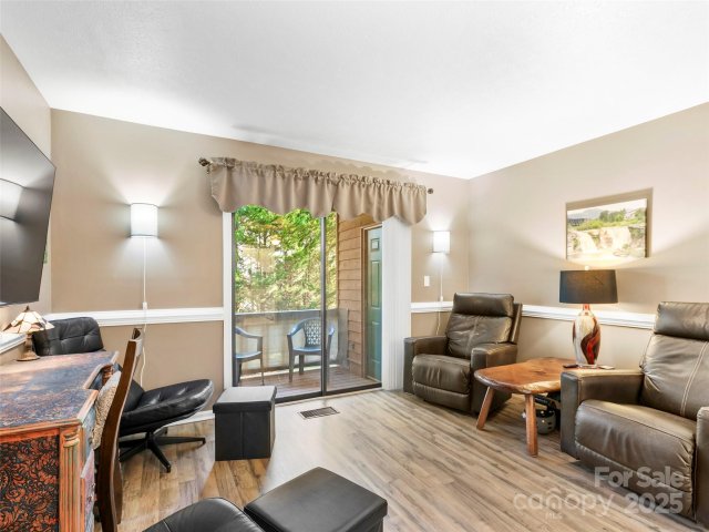 531 Courtwood Lane sold home in Willow Bend, Hendersonville, NC