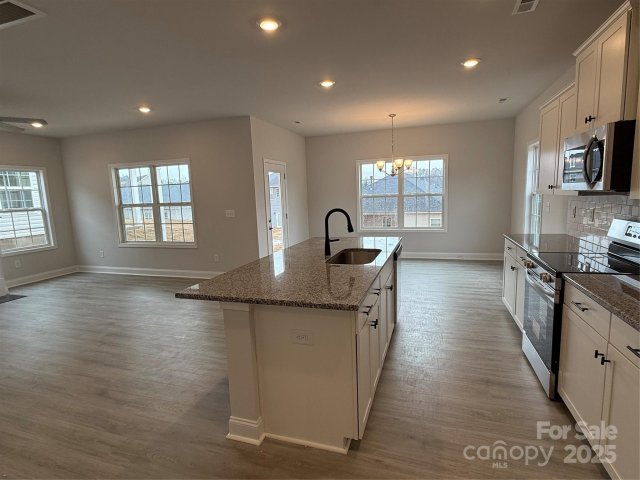 709 Inwood Hill Drive pending home in The Village At Parkside, Gastonia, NC
