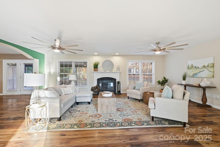 2624 Mt Isle Harbor Drive sold home in Mt Isle Harbor, Charlotte, NC