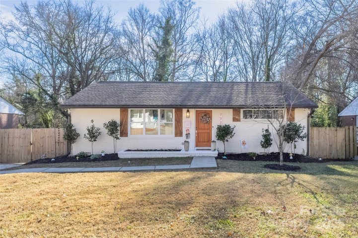732 Manhasset Road sold home in Collins Park, Charlotte, NC