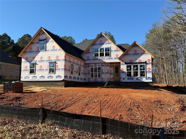 6051 Tipperary Drive pending home in Killian Crossing, Denver, NC