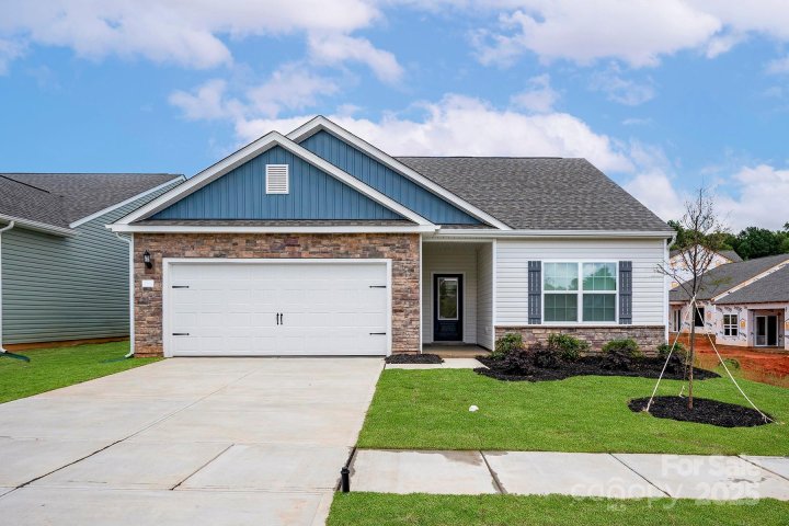 4112 Bolo Drive active home in Ascot Woods, Charlotte, NC