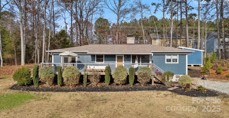 7501 Carolyn Street sold home in Lakehaven Estates, Denver, NC