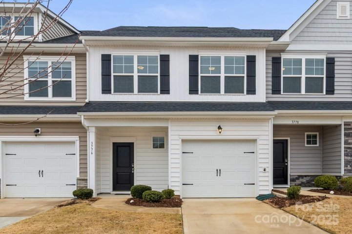 3776 Yorkshire Place pending home in The Townes At Sherrills Ford, Terrell, NC