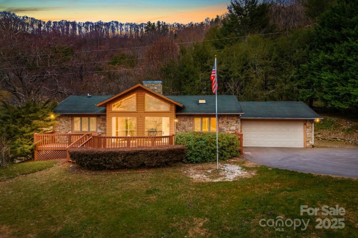 111 S Valley View Drive pending home in Dogwood Heights, Mars Hill, NC