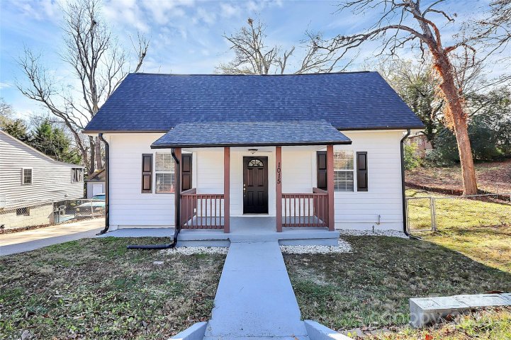 1015 W 4th Avenue active home in Firestone Textiles Inc, Gastonia, NC