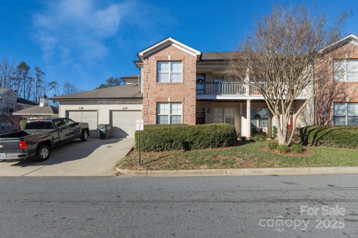 7325 Michaels Landing Drive pending home in Michaels Landing, Charlotte, NC