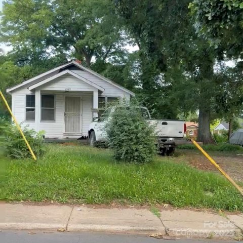 1542 Jennings Street pending home in Oaklawn Park, Charlotte, NC