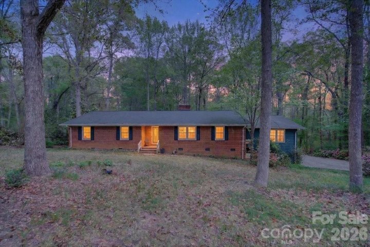 962 Sherwood Circle active home in Forest Hills, Lancaster, SC