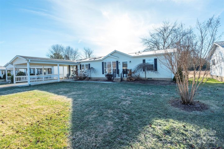 428 Riverwind Drive sold home in Riverwind, Hendersonville, NC