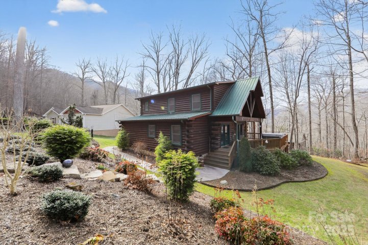 676 Henry Dingus Way sold home in Campbell Woods, Maggie Valley, NC