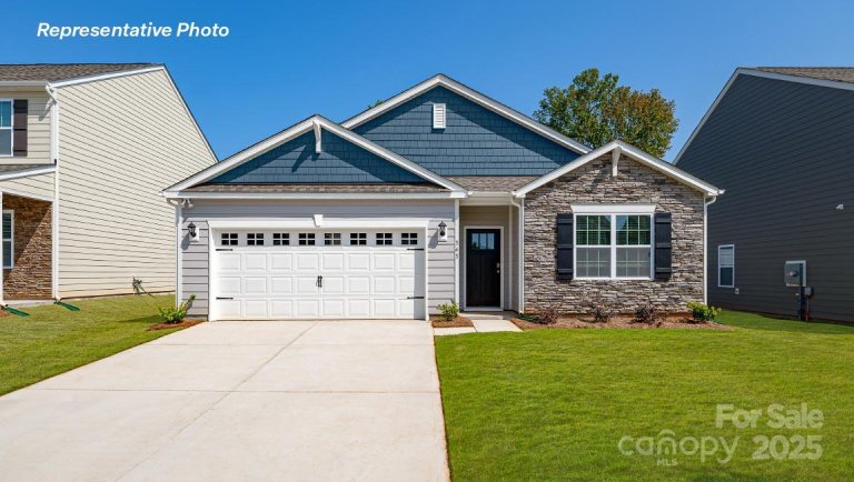 637 17th Avenue Drive pending home in The Hamptons at Hickory, Hickory, NC