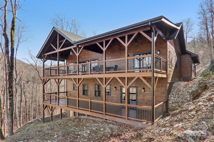 102 Iga Trail active home in Smoky Mountain Retreat At Eagles Nest, Maggie Valley, NC