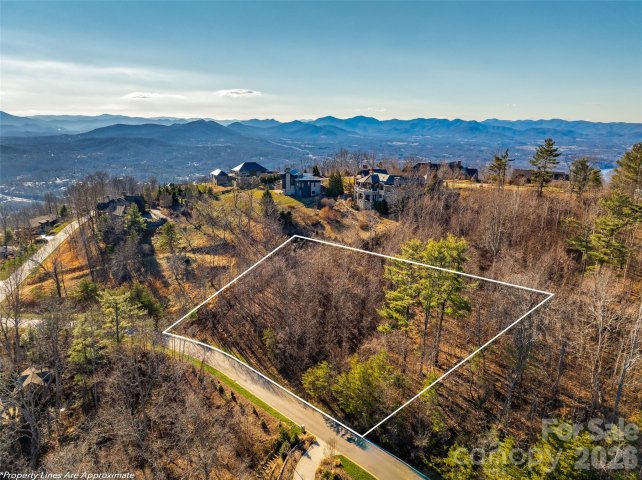 167 Summit Tower Circle active home in Reynolds Mountain, Asheville, NC