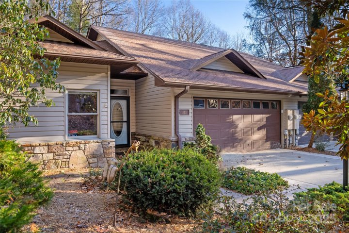 4 Unoga Court active home in Connestee Falls, Brevard, NC