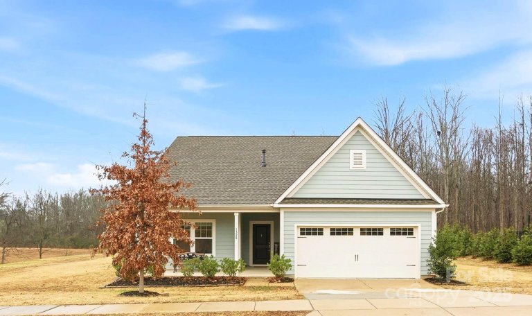 1328 Oakhurst Drive sold home in Greenbrier, Waxhaw, NC