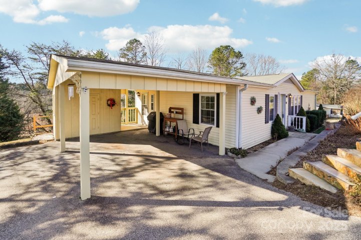 204 Cranbrook Circle sold home in Cumberland Village, Hendersonville, NC