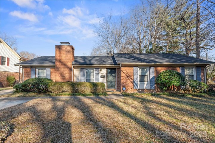 5509 Viewmont Drive sold home in Eastbrook Woods, Charlotte, NC