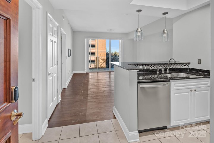 300 W 5th Street sold home in Fifth And Poplar, Charlotte, NC