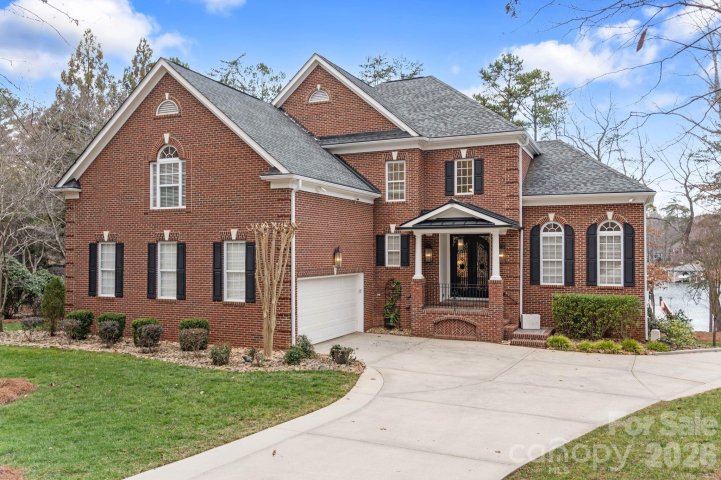 4685 Eagle Pointe Court active home in Sailview, Denver, NC